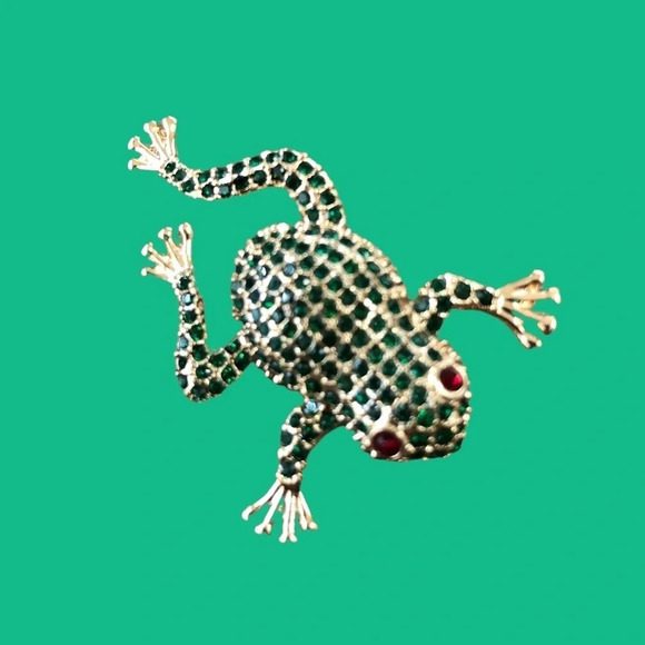 Cute Small Gold Tone Frog Pin Brooch Amphibian Lapel Hat Fashion Jewelry Animal - Picture 1 of 4